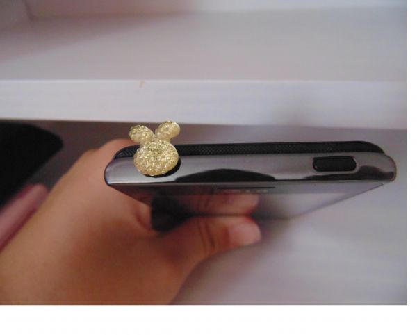 Plug para celular - coelhinho amarelo